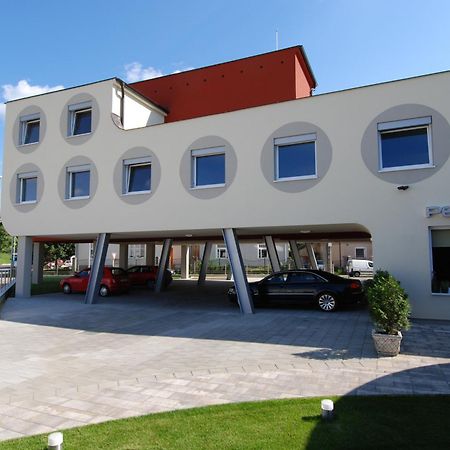 Penzion Royal Trencin Bagian luar foto