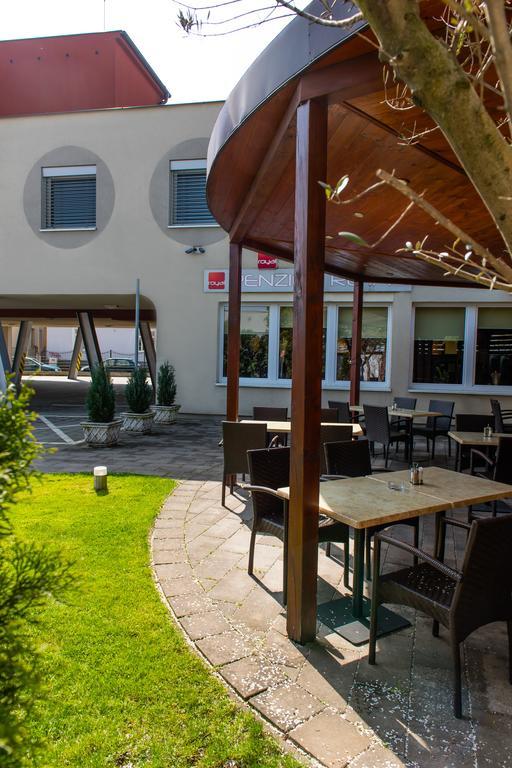 Penzion Royal Trencin Bagian luar foto