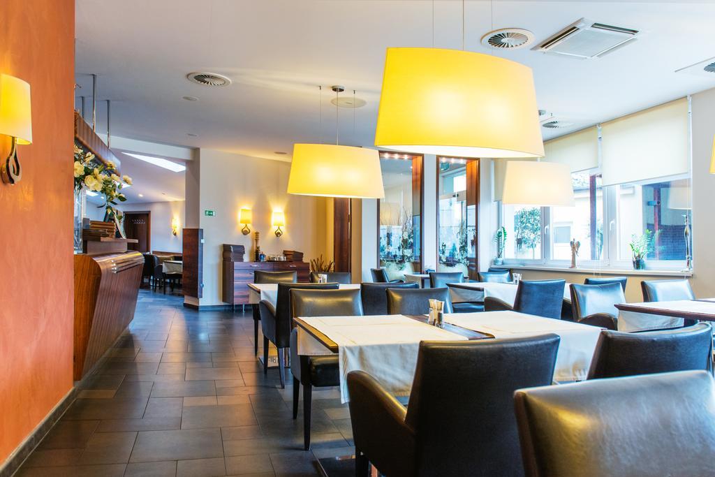 Penzion Royal Trencin Bagian luar foto